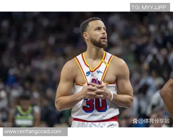 外线火力全开！库里率领4大将半场狂飙13记三分，勇士打崩太阳的关键