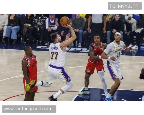 4主力倒下!湖人官宣东契奇左腿挫伤退赛 战快船连14场25+纪录终结 4主力倒下!湖人官宣东契奇左腿挫伤退赛 战快船连14场25+纪录终结